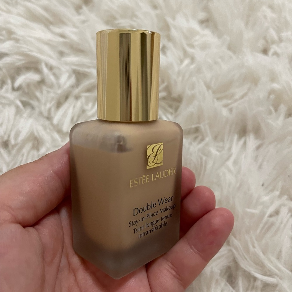 Estée Lauder Double Wear Foundation in “Porcelain”